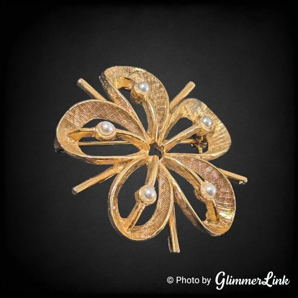 Vintage Floral Faux Pearl Openwork Five Petal Gold Tone Brooch